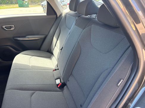 Used 2025 Kia K4 LXS image 38