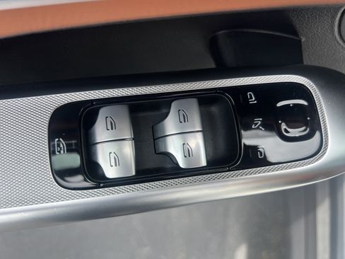Used 2025 Mercedes-Benz GLC 300 4MATIC image 15