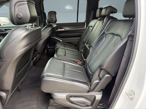 Used 2024 Jeep Wagoneer L Series II w/ Flexible Seating Group RWD image 23