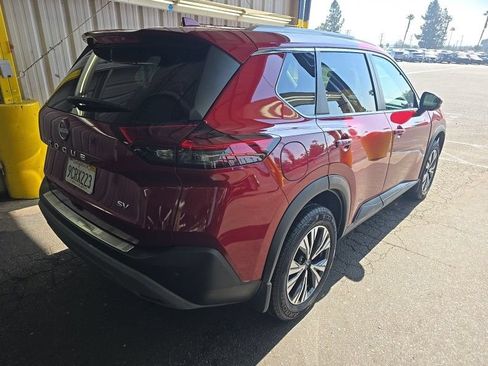 Used 2022 Nissan Rogue SV w/ SV Premium Package FWD image 2