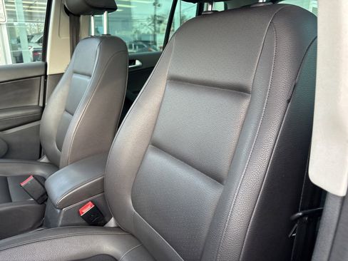 Used 2016 Volkswagen Tiguan SE image 11