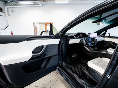 Used 2022 Tesla Model X Plaid image 33