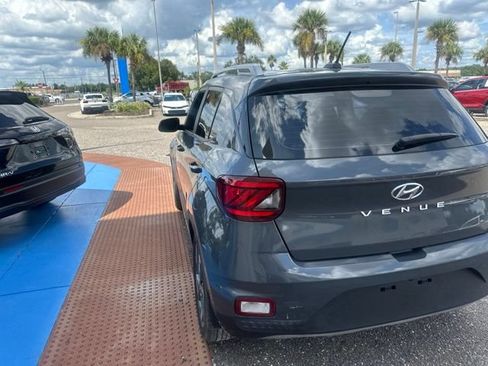 Used 2024 Hyundai Venue SEL FWD image 9