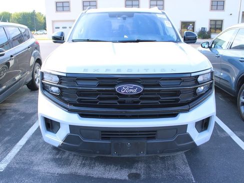 Certified 2025 Ford Expedition Active AWD/4WD image 2