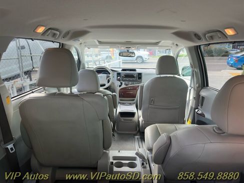 Used 2013 Toyota Sienna XLE image 3