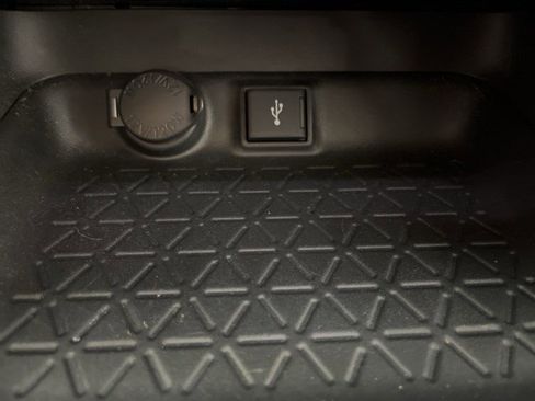 Used 2022 Toyota RAV4 XLE image 23