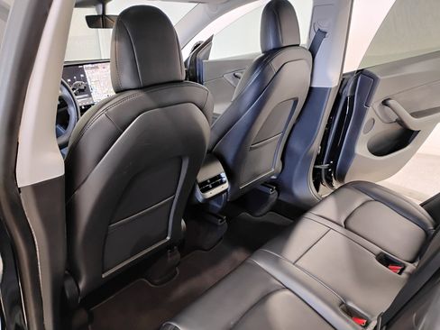 Used 2021 Tesla Model Y 2WD image 8