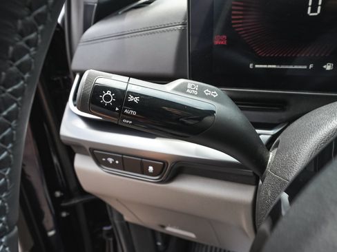 Used 2025 Kia Carnival FWD image 19