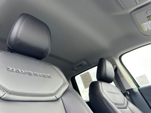 New 2025 Ford Maverick Lariat w/ Black Appearance Package image 17