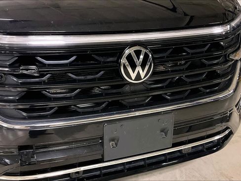 Used 2024 Volkswagen Atlas Cross Sport SEL R-Line image 30