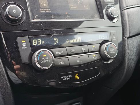 Used 2019 Nissan Rogue SV image 23