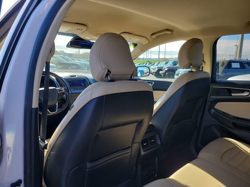 Used 2019 Ford Edge SEL w/ Equipment Group 201A image 12