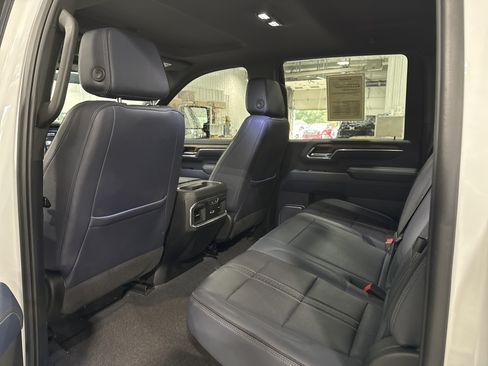 Used 2024 Chevrolet Silverado 2500 High Country w/ High Country Premium Package AWD/4WD image 8