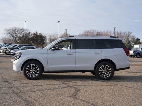 New 2025 Ford Expedition Platinum image 7