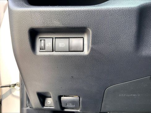 Used 2024 Toyota RAV4 XLE AWD/4WD image 33