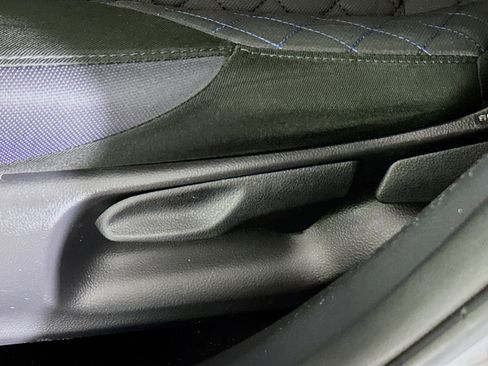 Used 2020 Toyota C-HR XLE FWD image 13