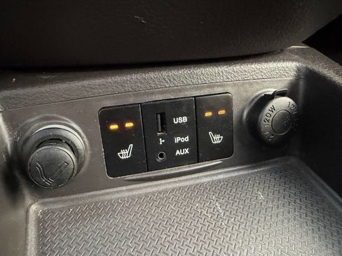 Used 2011 Hyundai Santa Fe Limited w/ Navigation Pkg 4 image 30