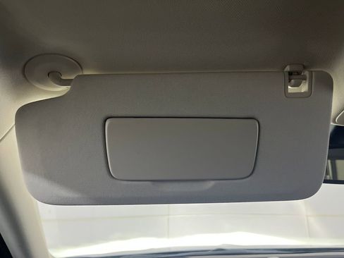 Used 2023 Buick Envision Essence image 76