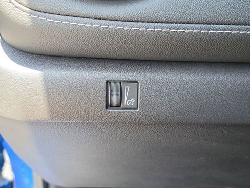 Used 2024 Chevrolet Colorado LT w/ LT Convenience Package II RWD image 28