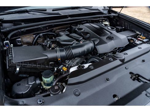 Used 2020 Toyota 4Runner Venture w/ Moonroof Package image 31