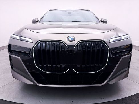 Used 2024 BMW 760i xDrive image 14