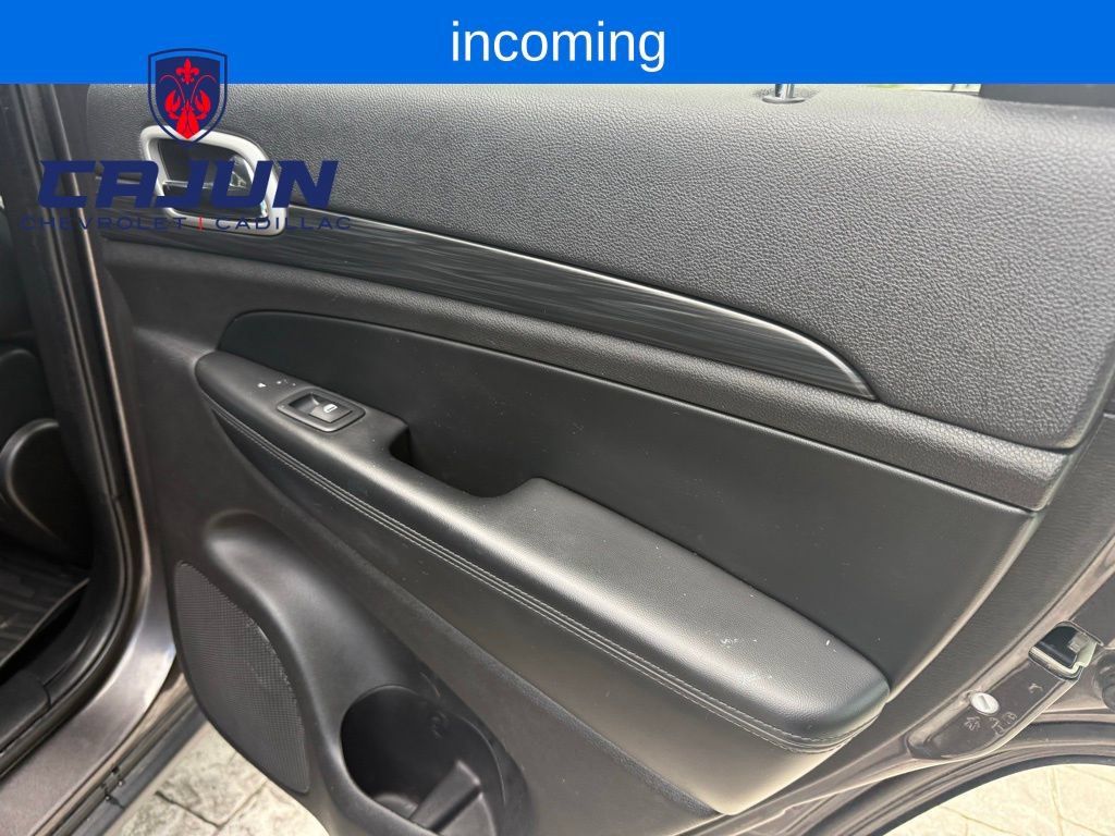 Used 2020 Jeep Grand Cherokee Laredo w/ Laredo X Package RWD image 16