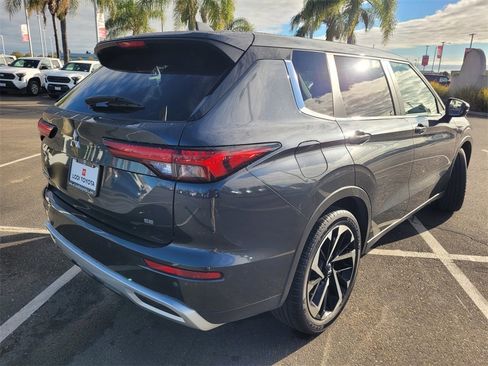 Used 2024 Mitsubishi Outlander SE image 4