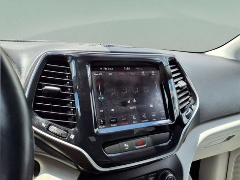 Used 2019 Jeep Cherokee Limited AWD/4WD image 10