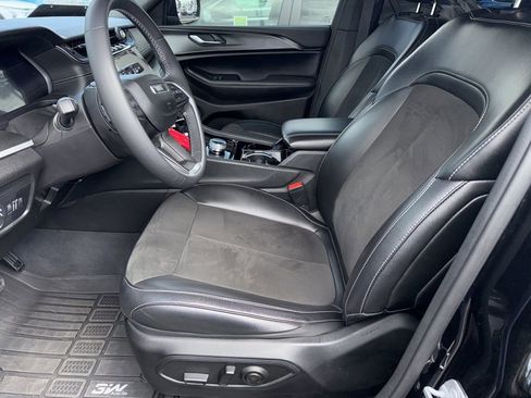 Used 2023 Jeep Grand Cherokee L Laredo image 27