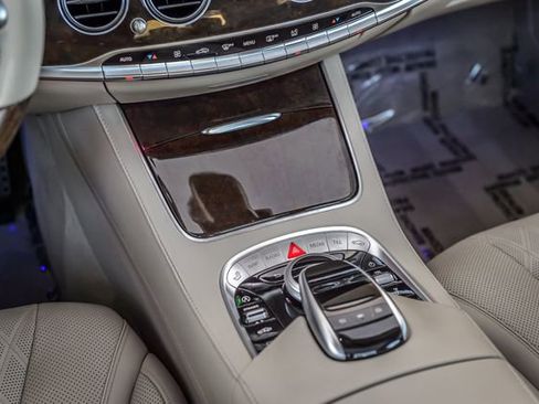 Used 2018 Mercedes-Benz S 560 Sedan image 31