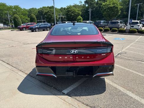 Used 2025 Hyundai Sonata Limited FWD image 5