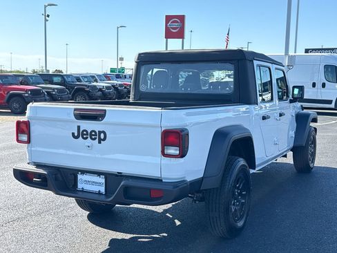 Used 2025 Jeep Gladiator Sport AWD/4WD image 3