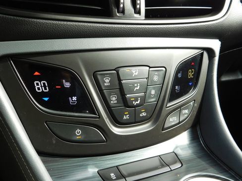 Used 2019 Buick Envision Premium w/ Driver Confidence Package image 21