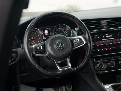 Used 2018 Volkswagen GTI SE image 36