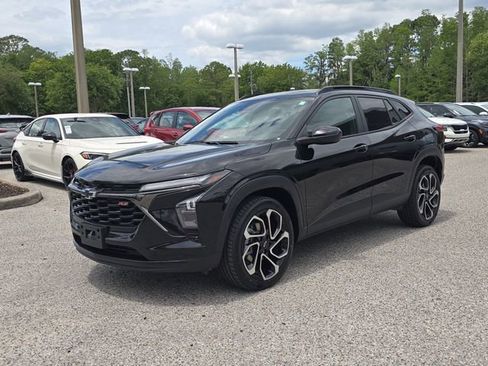 Used 2024 Chevrolet Trax RS w/ Sunroof Package FWD image 4