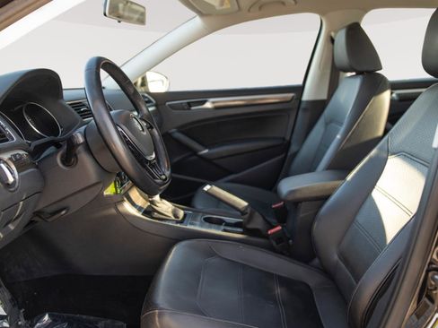 Used 2016 Volkswagen Passat 1.8T SE image 2