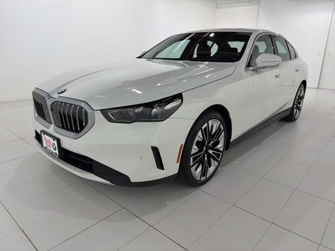 Used 2024 BMW 530i xDrive w/ Premium Package image 1