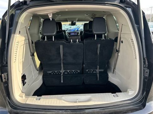 Used 2022 Chrysler Pacifica Touring-L image 42