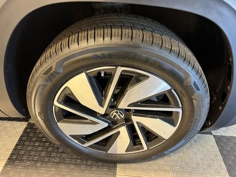 Certified 2025 Volkswagen Atlas SE FWD image 10