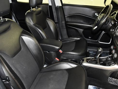 Used 2018 Jeep Compass Latitude w/ Cold Weather Group AWD/4WD image 41