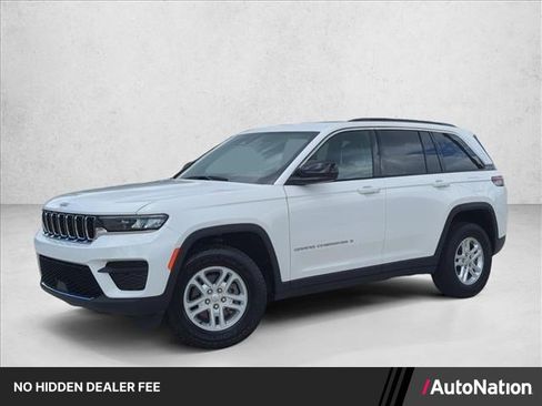 Used 2024 Jeep Grand Cherokee Laredo AWD/4WD image 1