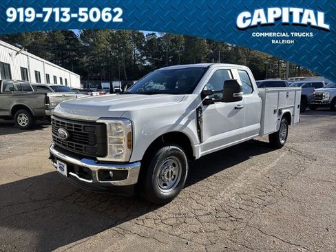 New 2026 Ford F250 XL w/ XL Chrome Package image 4