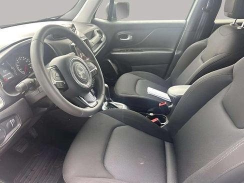 Used 2023 Jeep Renegade Latitude AWD/4WD image 18