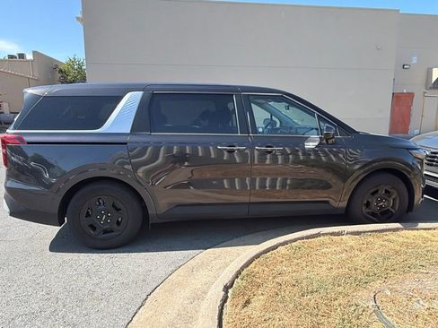 Used 2025 Kia Carnival FWD image 5