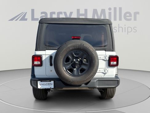 Used 2022 Jeep Wrangler Sport AWD/4WD image 5