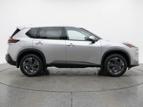Used 2025 Nissan Rogue SV image 11