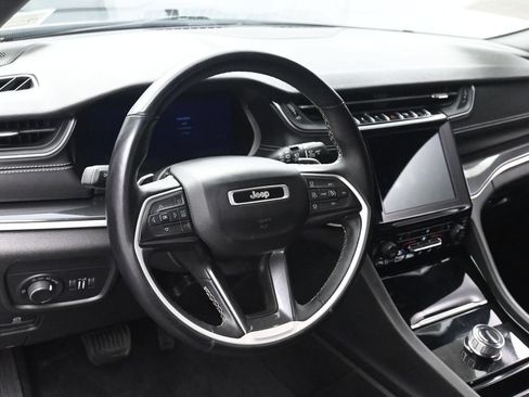 Used 2022 Jeep Grand Cherokee Altitude AWD/4WD image 23