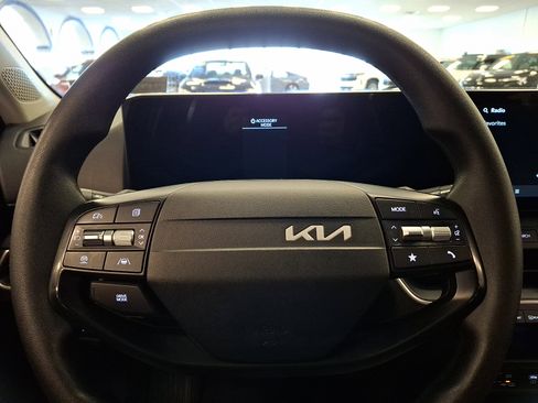 Used 2025 Kia K4 LXS image 16