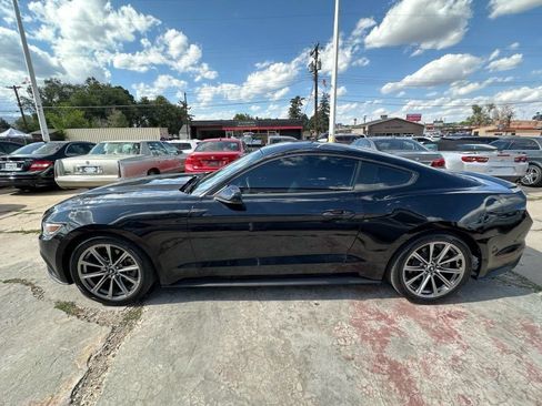 Used 2017 Ford Mustang Coupe RWD image 4