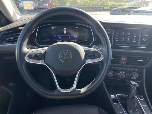 Used 2024 Volkswagen Jetta SE FWD image 13